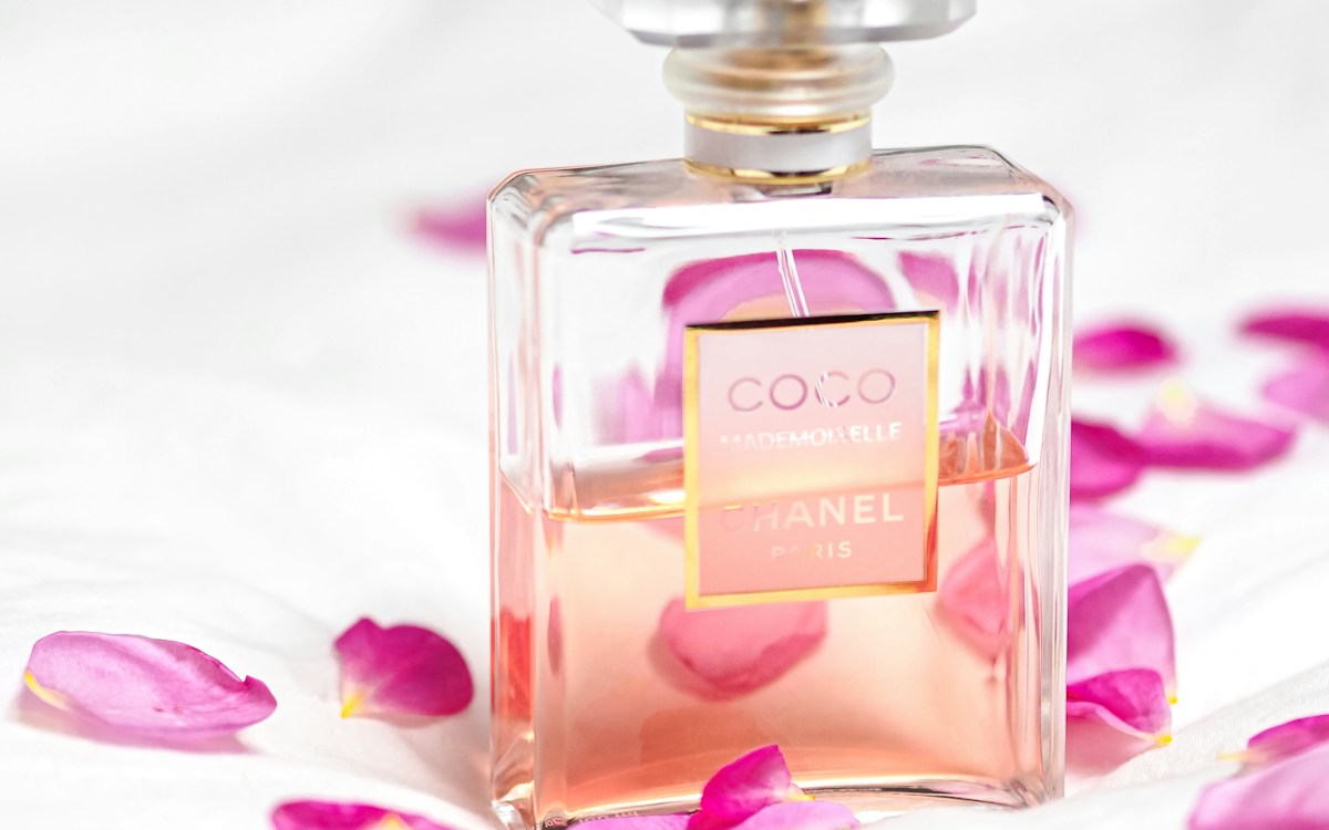 چگونه عطر مناسب خودمان را انتخاب کنیم؟