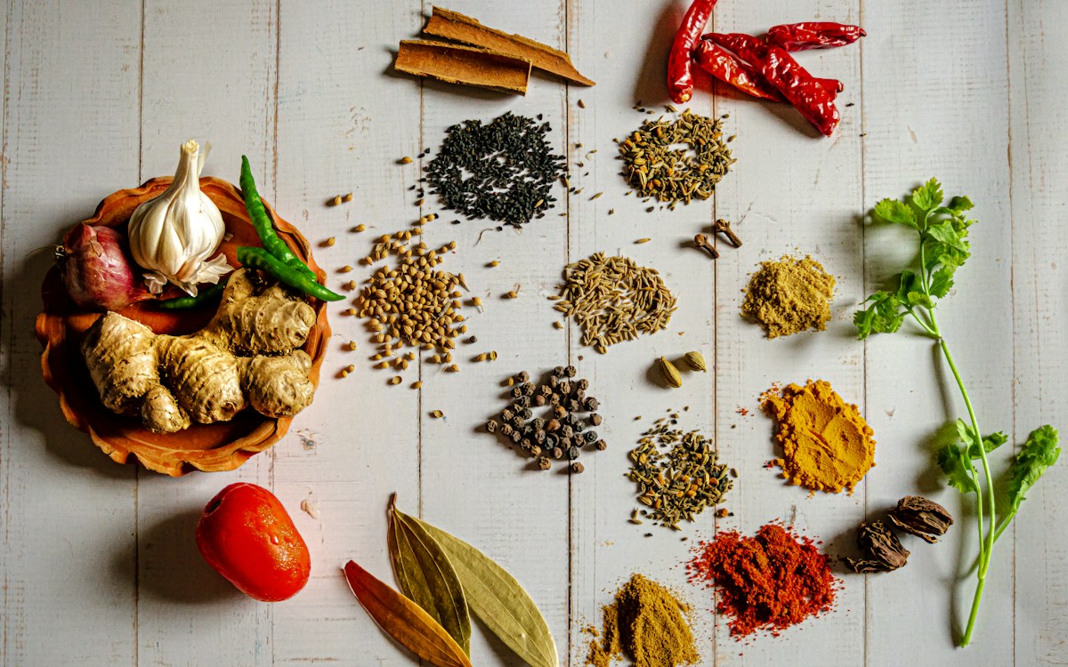 زعفران در عطرسازی؛ از سفره تا شیشهی عطر